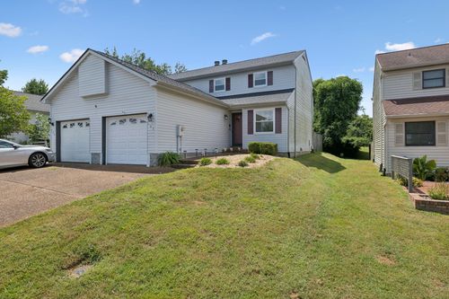 107 Maple Way N, Hendersonville, TN, 37075-3947 | Card Image