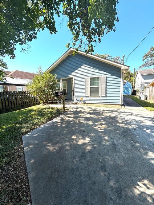 415 Bay St N, Texas City, TX, 77590-6427 | Card Image