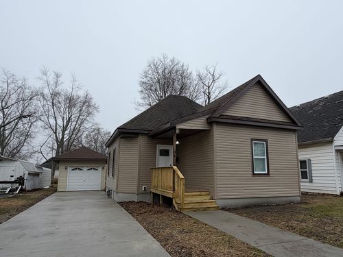 2717 Pine Ave, Mattoon, IL, 61938-3736 | Card Image