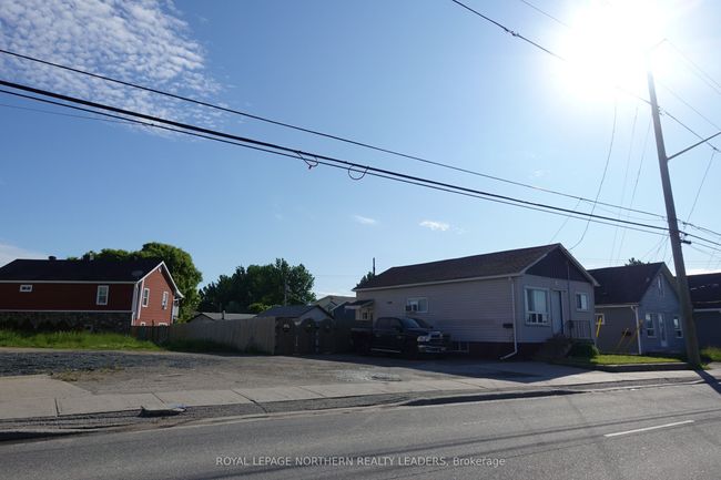 683 Lemieux Ave, Home with 3 bedrooms, 3 bathrooms and 15 parking in Timmins ON | Image 9