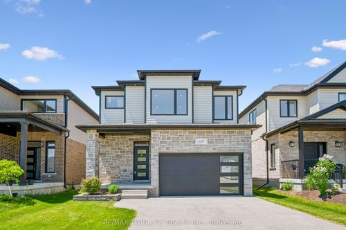 207 Timber Trail Rd, Elmira, ON, N3B0E4 | Card Image