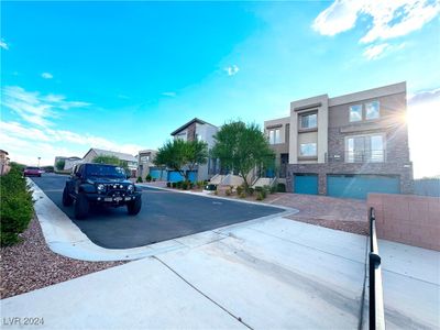 8603 Kaleidoscope Bay Street, House other with 5 bedrooms, 2 bathrooms and null parking in Las Vegas NV | Image 2