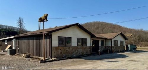 2586 State Route 39 Ne, New Philadelphia, OH, 44663-8095 | Card Image