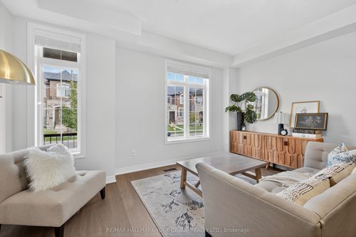 14 Walter Proctor Rd, East Gwillimbury, ON, L9N0P1 | Card Image