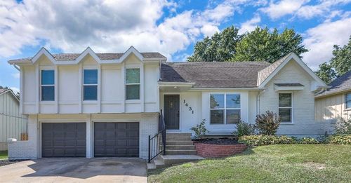 1431 E Wells Fargo Dr, Olathe, KS, 66062-2207 | Card Image