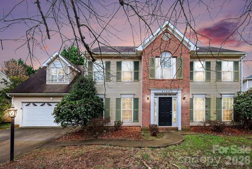 8725 Holly Creek Ct, Charlotte, NC, 28216-2666 | Card Image