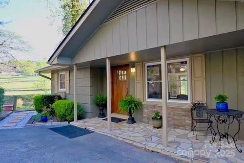 501 Fairway Dr, Hendersonville, NC, 28739-7923 | Card Image