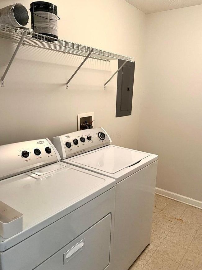 8061 Cranes Crossing Dr, Condo with 2 bedrooms, 2 bathrooms and null parking in Lewis Center OH | Image 7