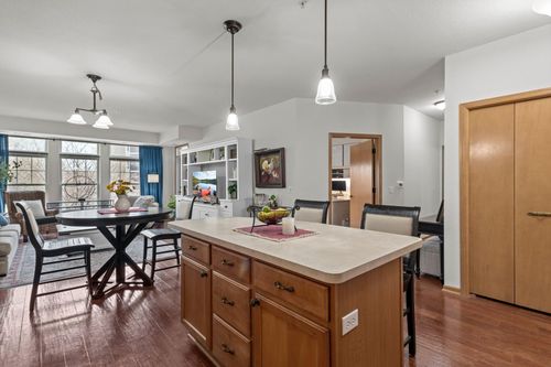 unit-204-7100 Metro Blvd, Edina, MN, 55439-2118 | Card Image