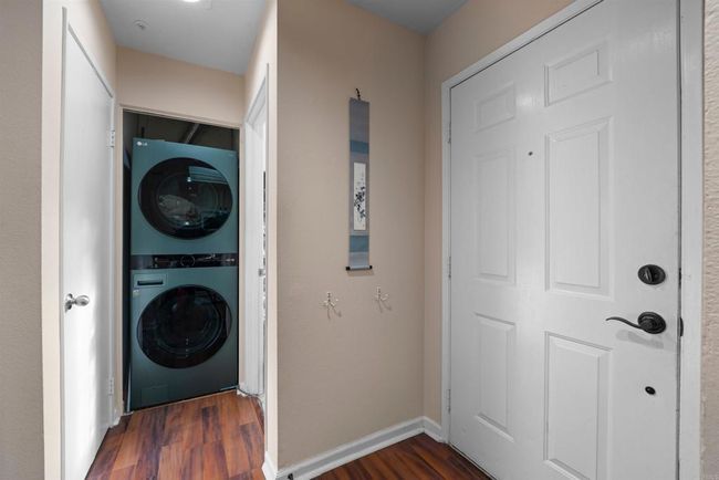 2126 King View Cir, Condo with 3 bedrooms, 3 bathrooms and 2 parking in Spring Valley CA | Image 4