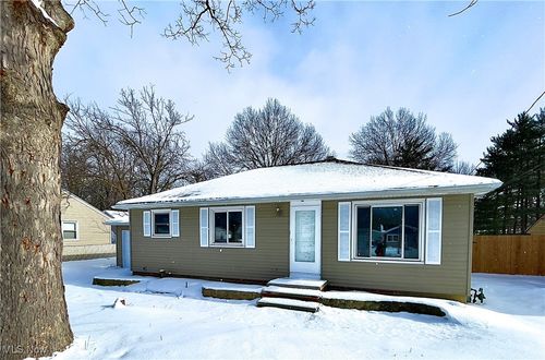 5861 Stearns Road, North Olmsted, OH, 44070 | Card Image