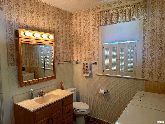 212 S Broadway St, House other with 4 bedrooms, 2 bathrooms and null parking in Stronghurst IL | Image 17