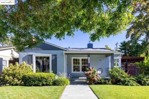 100 Covington St, Oakland, CA, 94605-5806 | Card Image
