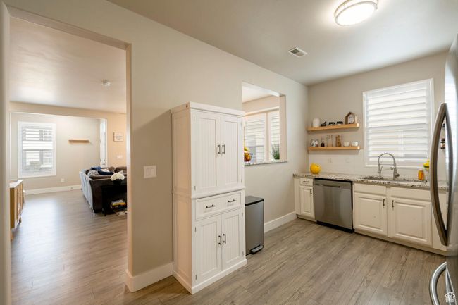 4947 W Calton Ln, Townhouse with 3 bedrooms, 3 bathrooms and 4 parking in South Jordan UT | Image 8