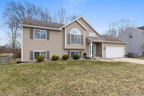 10868 Douglas Dr, Allendale, MI, 49401-7405 | Card Image