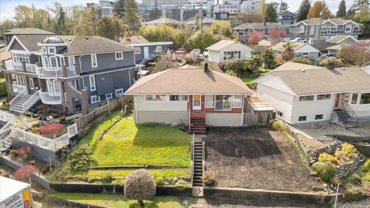 3966 Nithsdale Street, House other with 3 bedrooms, 2 bathrooms and 3 parking in Burnaby BC | Image 3