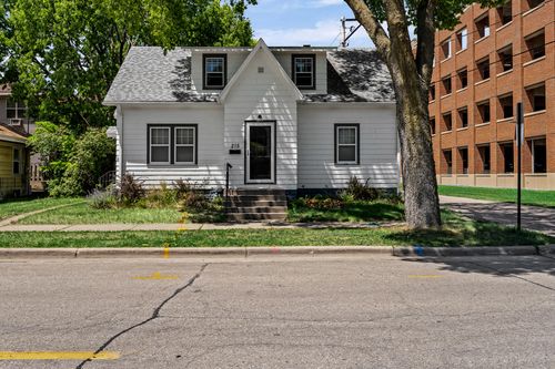 213-215 16th St N, La Crosse, WI, 54601 | Card Image