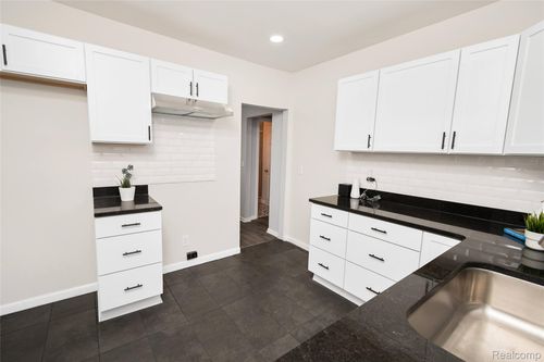 17125 Warrington Dr, Detroit, MI, 48221-3031 | Card Image