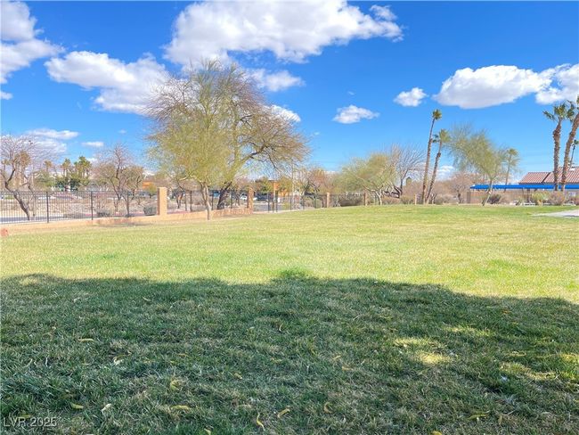 7725 Allano Way, Townhouse with 2 bedrooms, 3 bathrooms and null parking in Las Vegas NV | Image 23