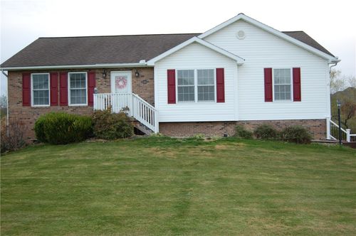 5 Blackberry Ln, Grove City, PA, 16127-4681 | Card Image