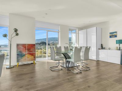 2206 - 200 Klahanie Crt, Condo with 2 bedrooms, 2 bathrooms and 2 parking in West Vancouver BC | Image 2