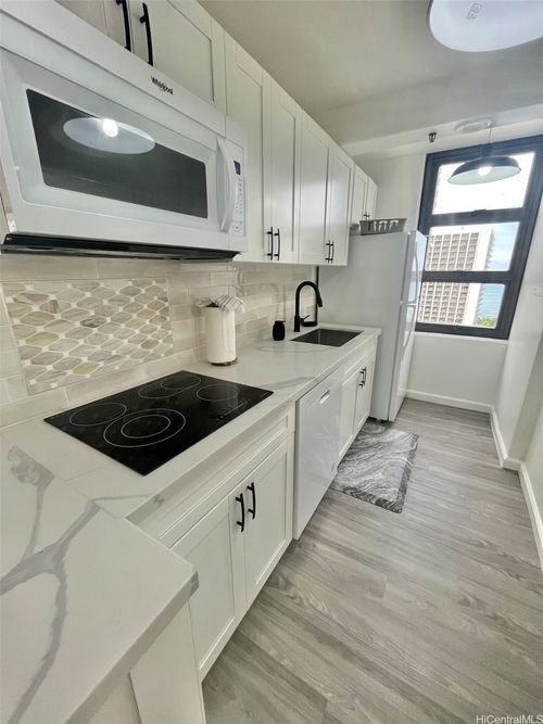 2113-201 Ohua Ave, Honolulu, HI, 96815-3653 | Card Image