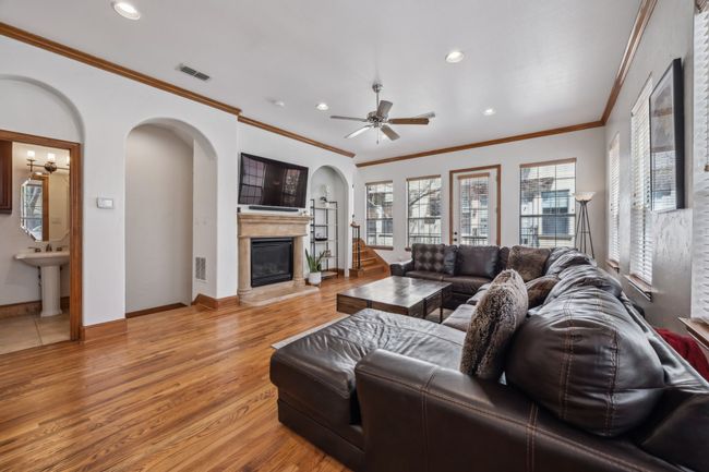 1012 Pavillion St, Townhouse with 2 bedrooms, 3 bathrooms and null parking in Dallas TX | Image 9