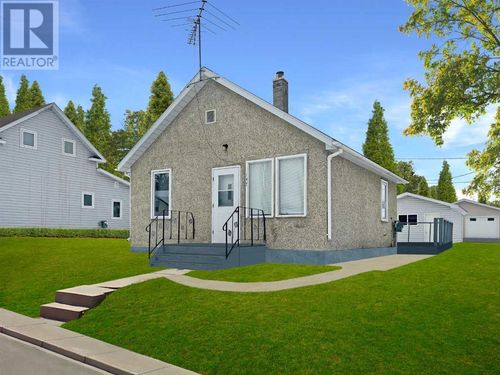 147 Main St, St. Walburg, SK, S0M | Card Image