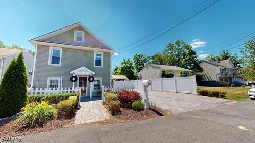 124 Green St, Somerset, NJ, 08873-2152 | Card Image