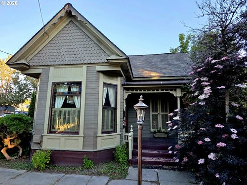 1739 Madison St, Baker City, OR, 97814-2747 | Card Image