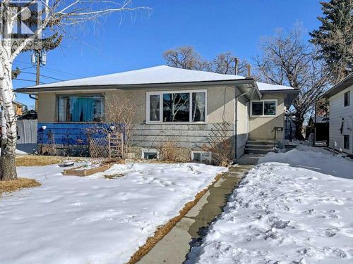 904 38 St Sw, Calgary, AB, T3C1T3 | Card Image