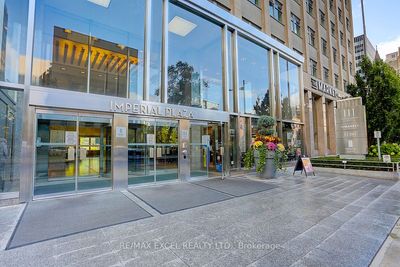 712 - 111 St Clair Ave W, Condo with 1 bedrooms, 1 bathrooms and 1 parking in Toronto ON | Image 2