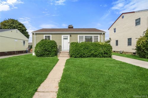 78 Robert St, Freeport, NY, 11520-6236 | Card Image