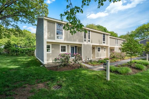 45-11 Oak St, Wellesley, MA, 02482-4733 | Card Image