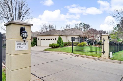 5727 Villa Dr, Lawrence, KS, 66047-8302 | Card Image