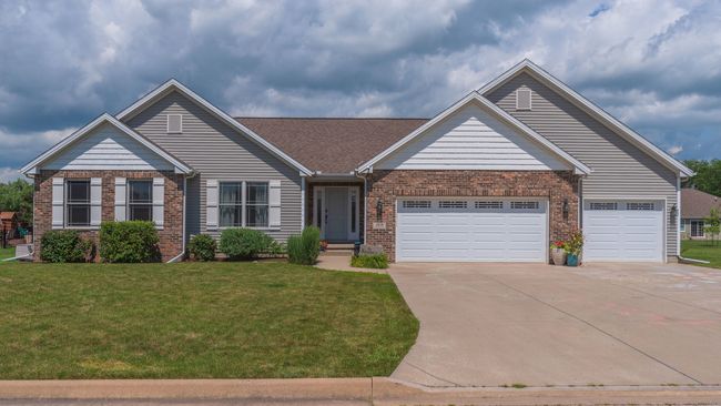 1619 W Meadowlark Dr, Home with 3 bedrooms, 3 bathrooms and null parking in Pontiac IL | Image 47