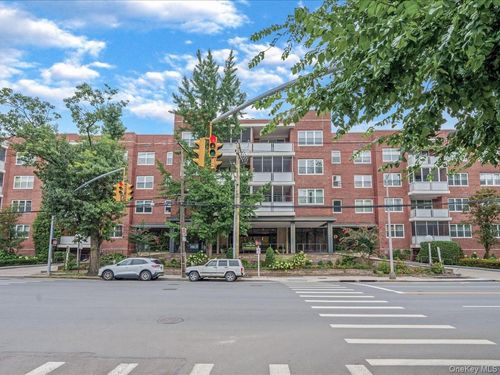 ph-14-1 Kensington Gate, Great Neck, NY, 11021-1220 | Card Image