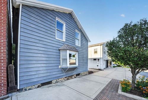 207 E Michigan St, New Carlisle, IN, 46552 | Card Image