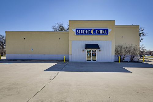 120 Nw Newton Dr, Burleson, TX, 76028-4774 | Card Image