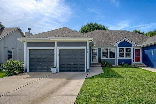 628 Ne Swann Cir, Lee's Summit, MO, 64086-8469 | Card Image
