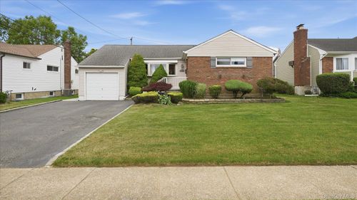 45 Margaret Rd, Massapequa, NY, 11758-1905 | Card Image