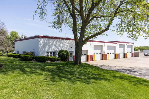 215 Deerfield Rd, Marshall, WI, 53559-8870 | Card Image