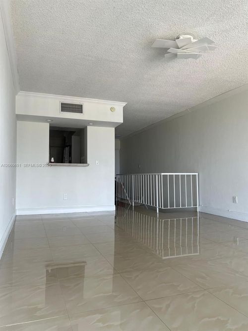 506-9210 Fontainebleau Blvd, Miami, FL, 33172-4200 | Card Image