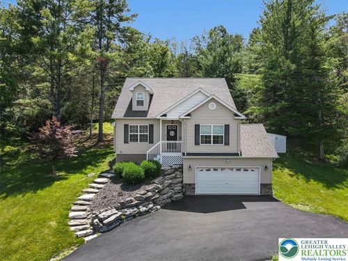 401 Pierce Ln, East Stroudsburg, PA, 18301-7972 | Card Image
