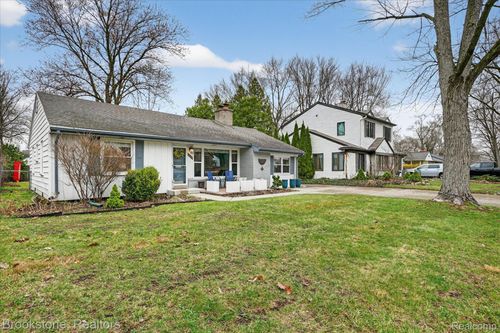 15636 Kirkshire Ave, Beverly Hills, MI, 48025-3352 | Card Image