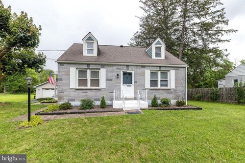 6692 N Main St, COOPERSBURG, PA, 18036-1030 | Card Image