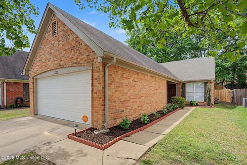 5321 Bradley Ln, Southaven, MS, 38671-6946 | Card Image