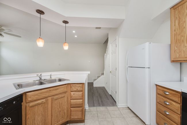 8422 Enclave Blvd, Condo with 2 bedrooms, 3 bathrooms and null parking in Fishers IN | Image 16