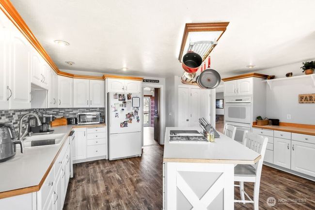 64 Brady Loop Rd E, House other with 3 bedrooms, 2 bathrooms and 4 parking in Montesano WA | Image 9