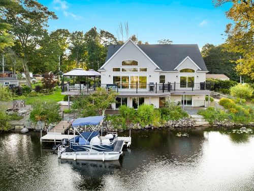 1 Diamond St, North Attleboro, MA, 02760-3903 | Card Image
